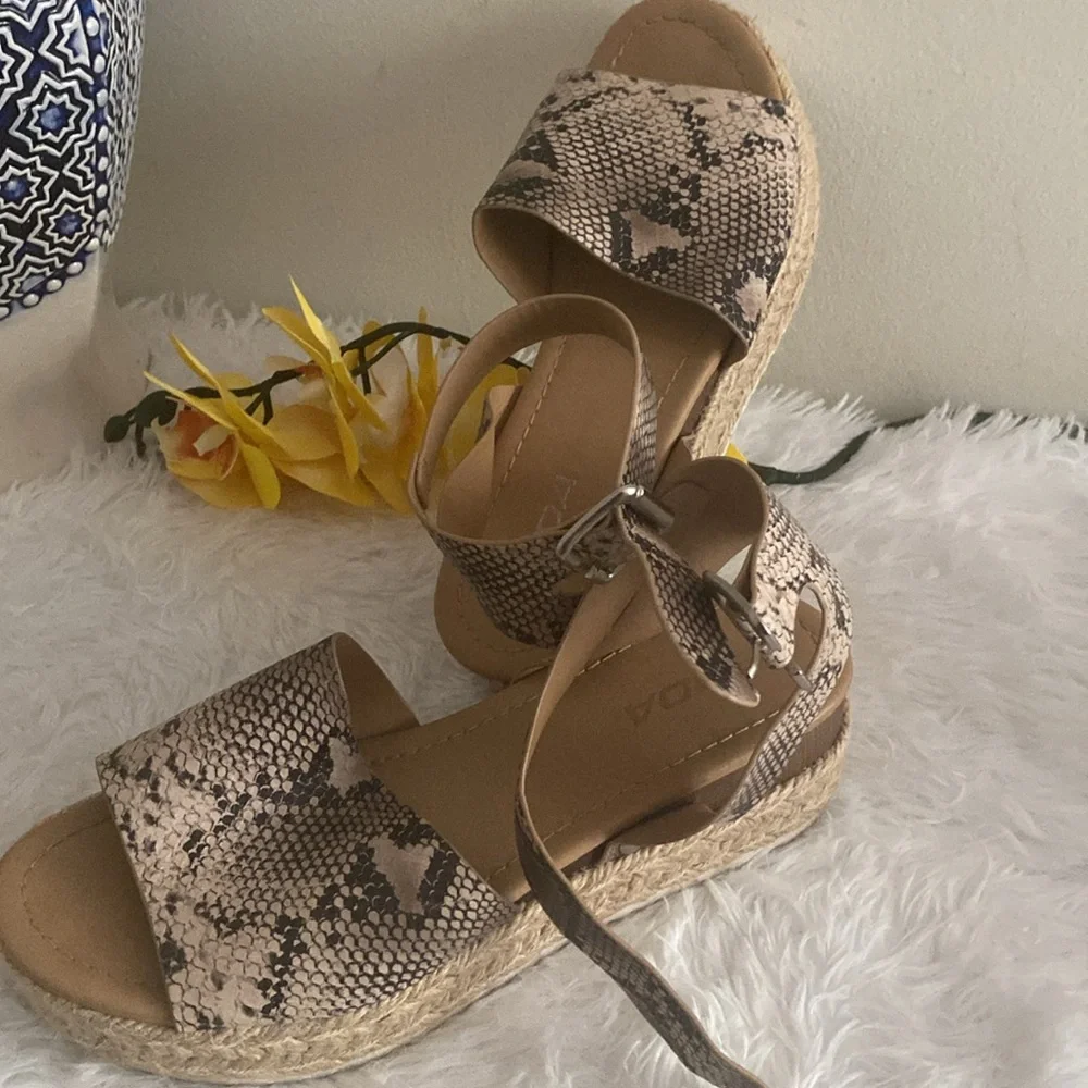 Elegant Snakeskin Espadrille Sandals